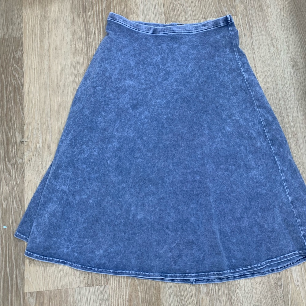 Hard tail skirt